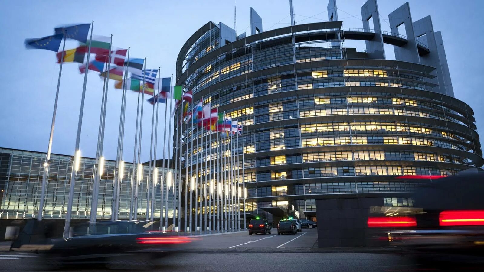 Здание европейского парламента в Страсбурге. Европарламент Брюссель. Здание Европарламента в Брюсселе. Здание Евросовета Брюссель.