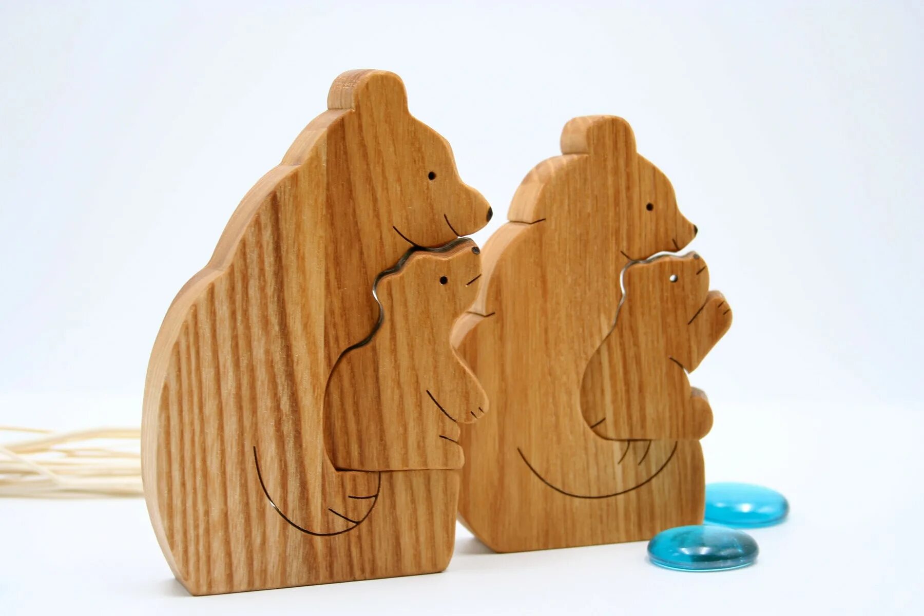 мишки из дерева семья