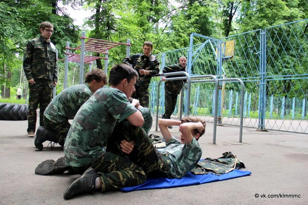 Зарница кабинет наставника. Зарница Коломна. Стенд Зарница. Военно-спортивная игра Зарница логотип. Зарница в лагере задания.