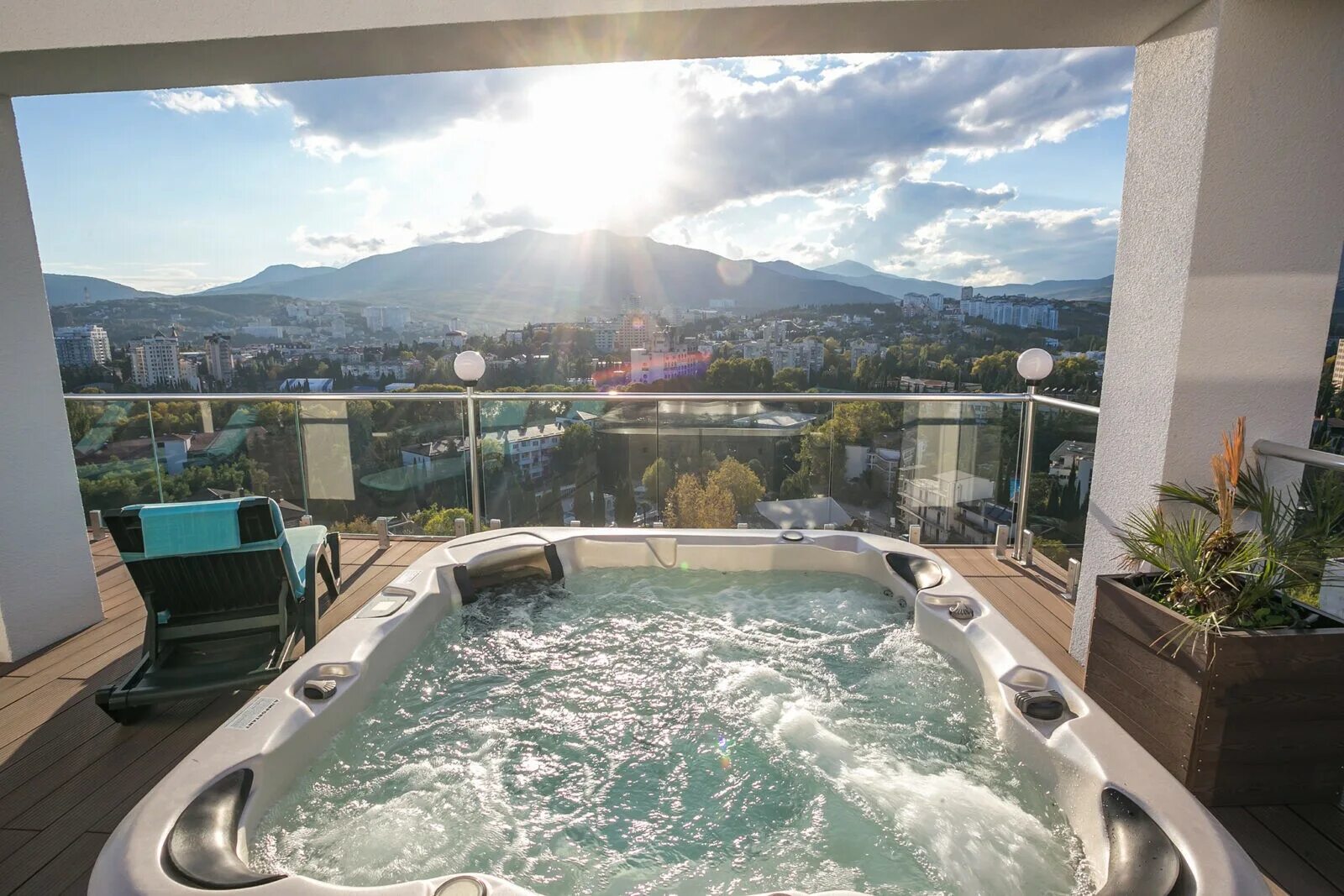 русалма отель алушта профессорский уголок. алушта отдых 2023 отзывы. камелот крым малореченское. комплекс «миндальная роща» (алушта). алушта крым пляж 2021.