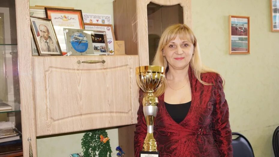 Вакансии в хохольский. Промрегион хохольский дорога. Хохольский лицей воронежская область. Завод эфко косметик воронеж. Вакансии в хохольский.
