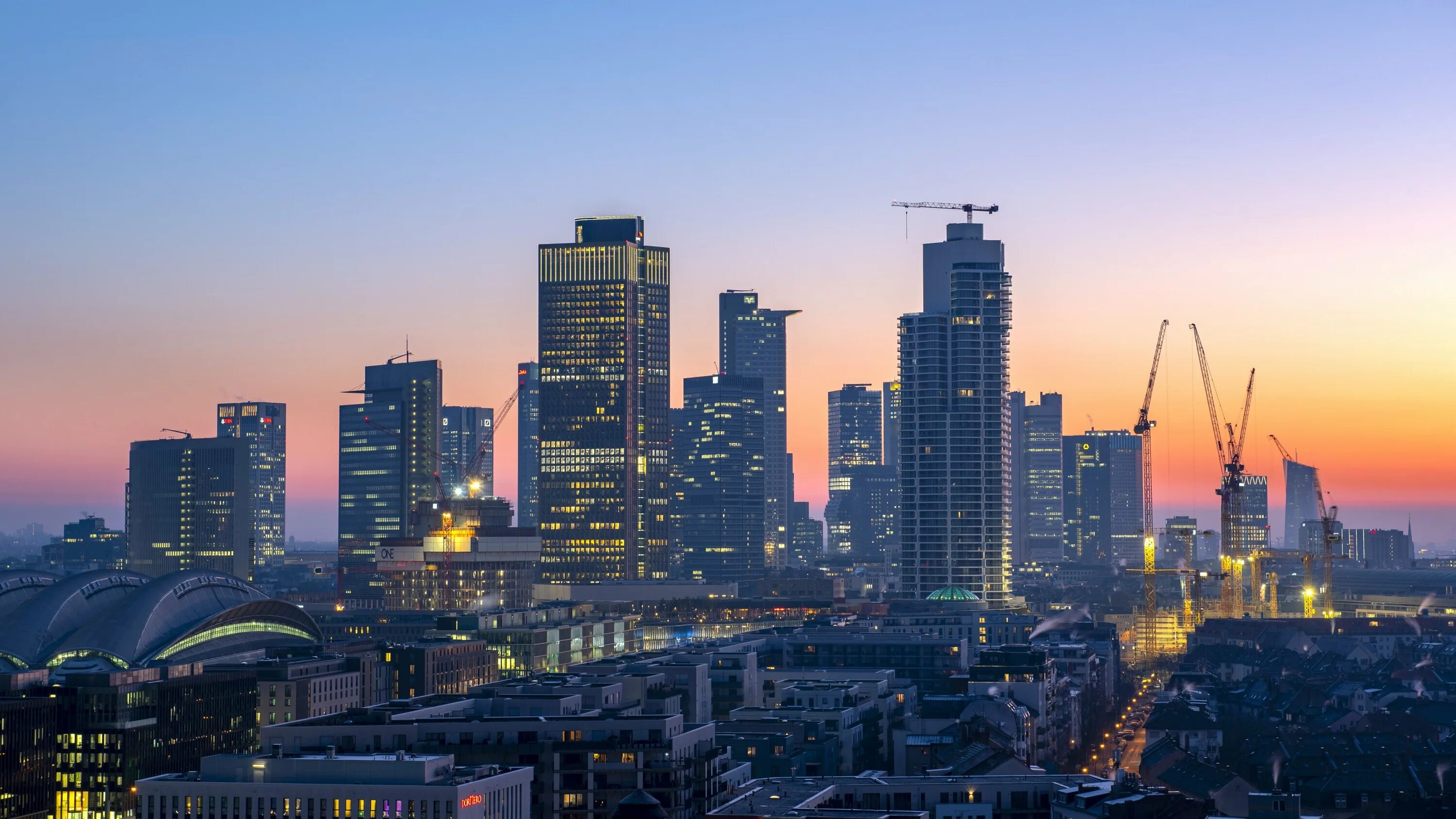 Frankfurt. Frankfurt 4. Франкфурт вертикальное фото. Германия франкфурт на майне. Франкфурт-на-майне.