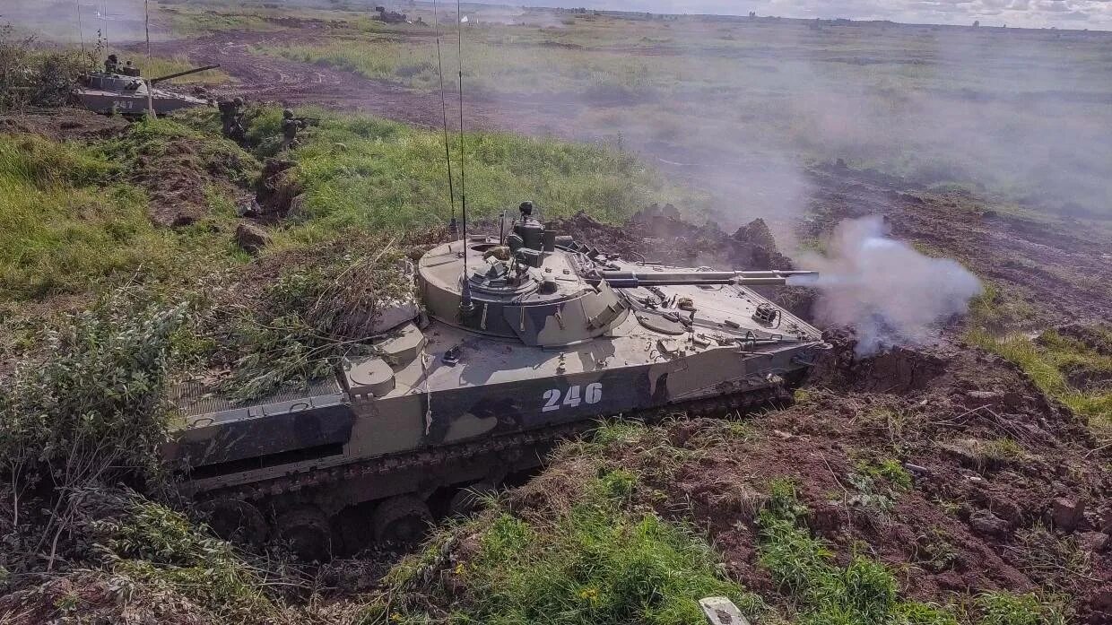 Кв-2 1943. Фау 1 фау 2 германия. Бмп 2 на украине. Challenger 2. Донбасс разрушения.