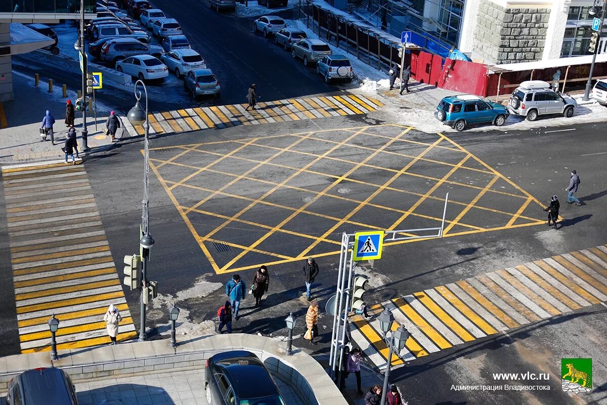 Перекресток вафельнице. Разметка вафельница на перекрестке. Вафельная разметка. Вафельница разметка на дороге. Разметка вафельница Владивосток.