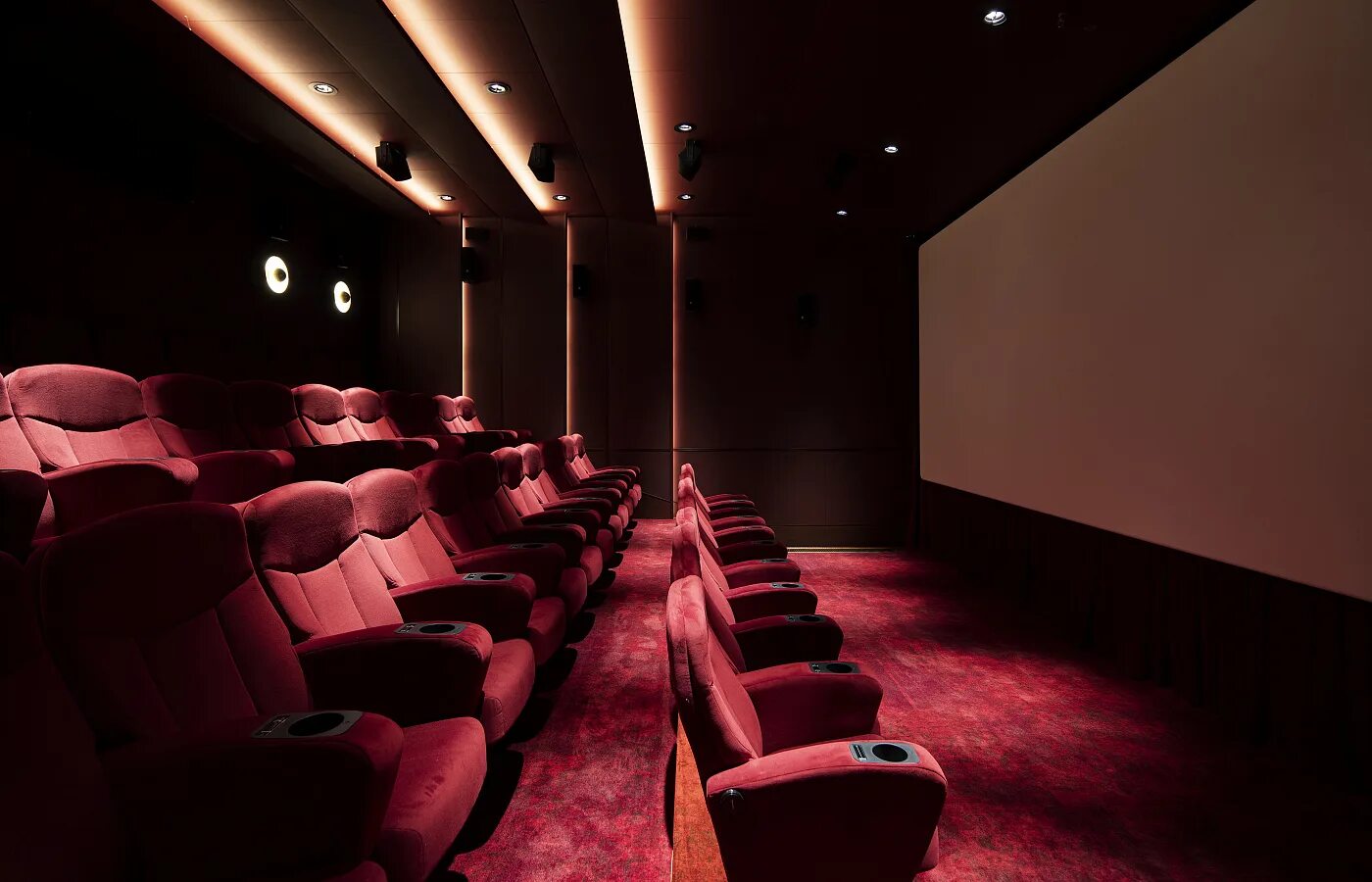 Колизей киров 6 зал. В 1 кинотеатре 2 зала. В 1 кинотеатре 2 зала. В 1 кинотеатре 2 зала. В 1 кинотеатре 2 зала.