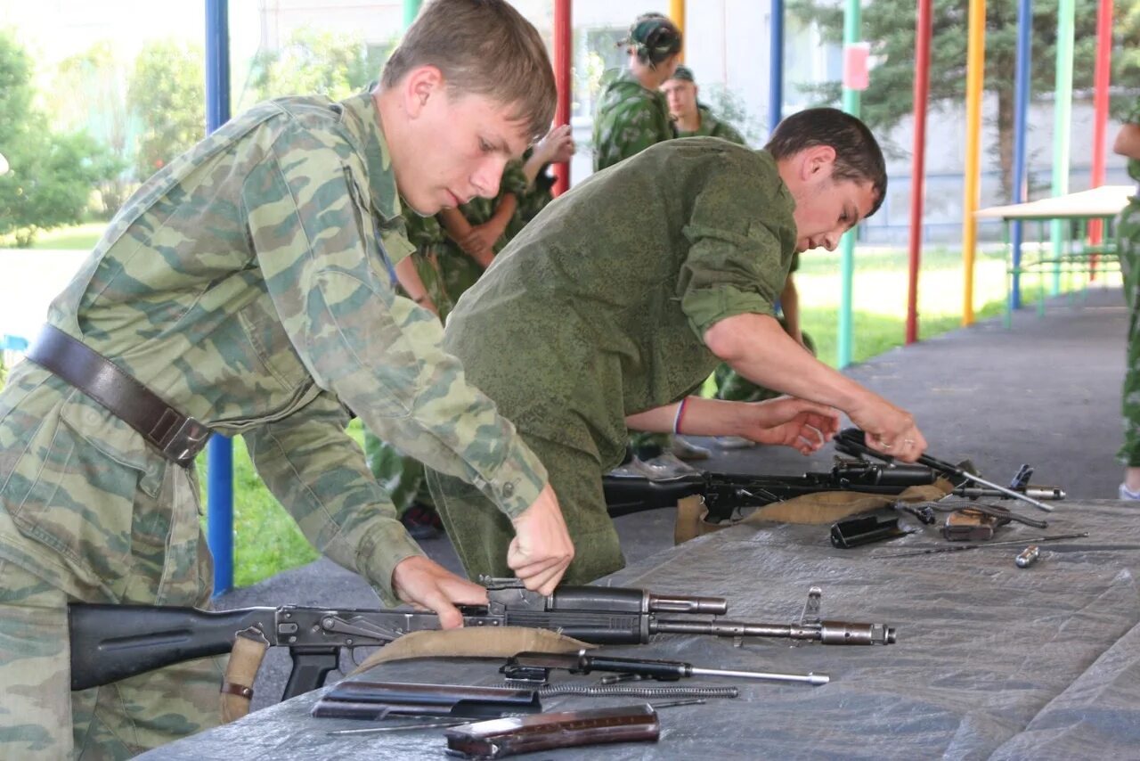 Военная подготовка. Сборка оружия. Сборка автомата в армии. АК В армии. Сборка военной техники