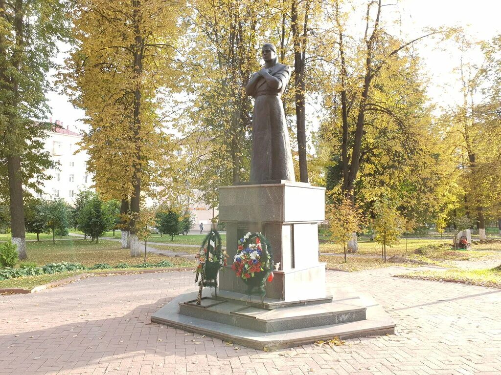 памятник рабочим завода. памятник труженикам тыла пермь. мемориальный комплекс погибшим в великой отечественной войне аксай. памятник рабочим мотовилихинского завода пермь. памятник калинина спб\.