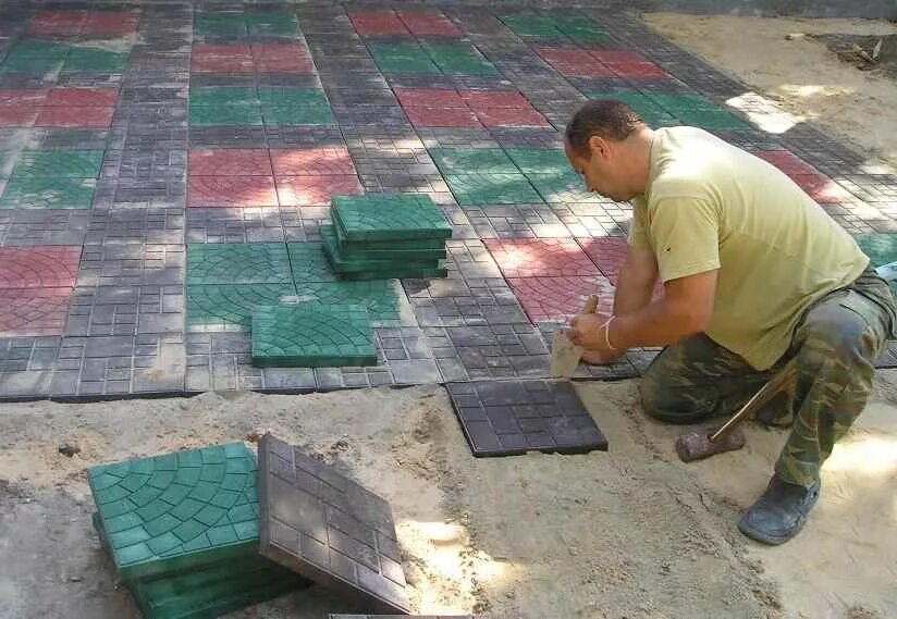 На что положить пластиковую