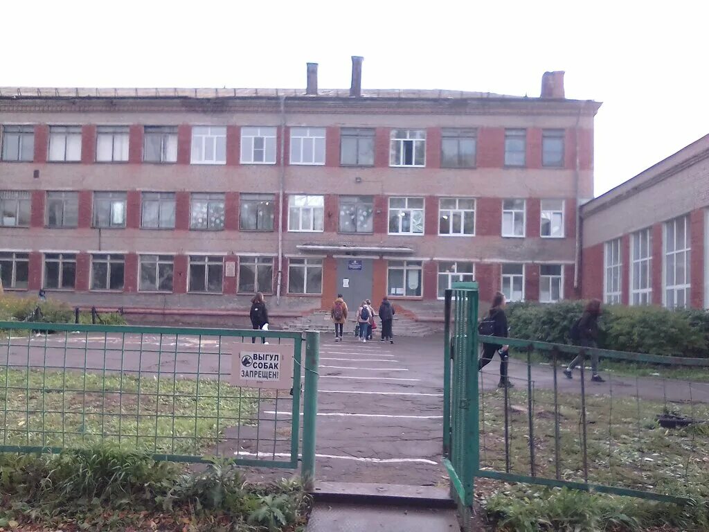 Школа 27 волгоград. Школа 70 омск. 70 лет юбилей школы номер 7 калуга. Школа 1 омск. Школа 70 омск.