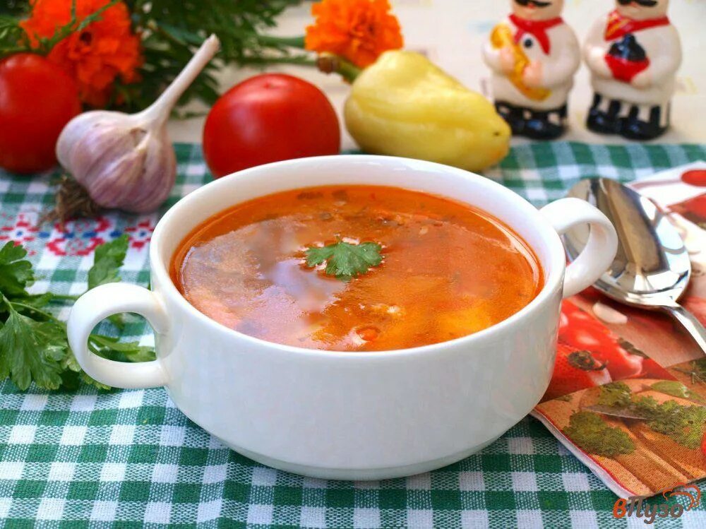 Томатно грибной суп. Суп с помидорами. Суп с болгарским перцем. Томатный суп с индейкой.