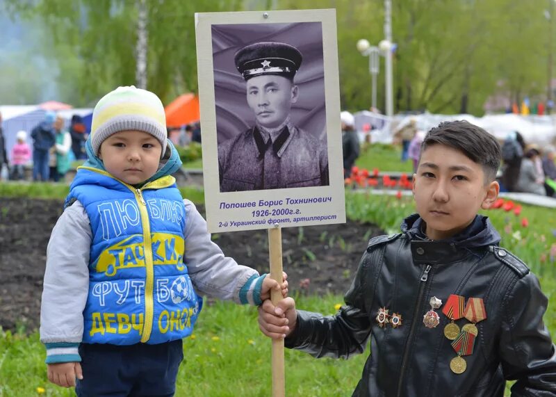 Победа горно алтайск. Парк Победы Горно-Алтайск. 9 Мая Горно Алтайск. 9 Мая Горно Алтайск 2022. Фотографии праздника день Победы Горно-Алтайск.