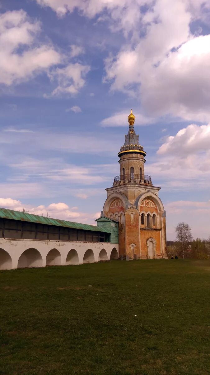 Новоторжский Борисоглебский монастырь. Борисоглебский мужской монастырь Торжок. Новоторжский Кремль Торжок. Свечная башня Торжок Борисоглебский монастырь. Новоторжский борисоглебский мужской монастырь