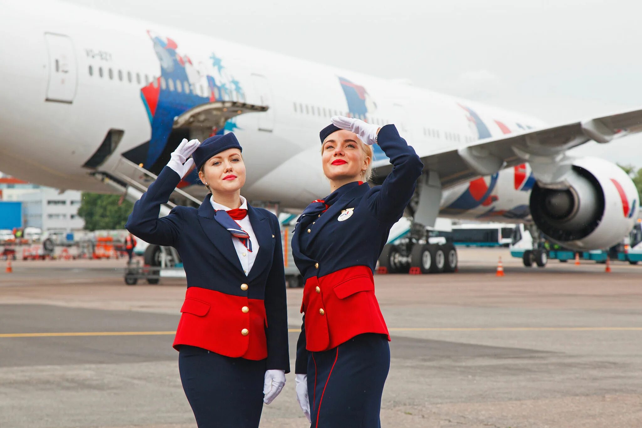 Azur фото. Azur Air авиакомпания самолеты. Самолёт авиакомпании Азур Эйр. Azur Air стюардессы. Азур Эйр экипаж.