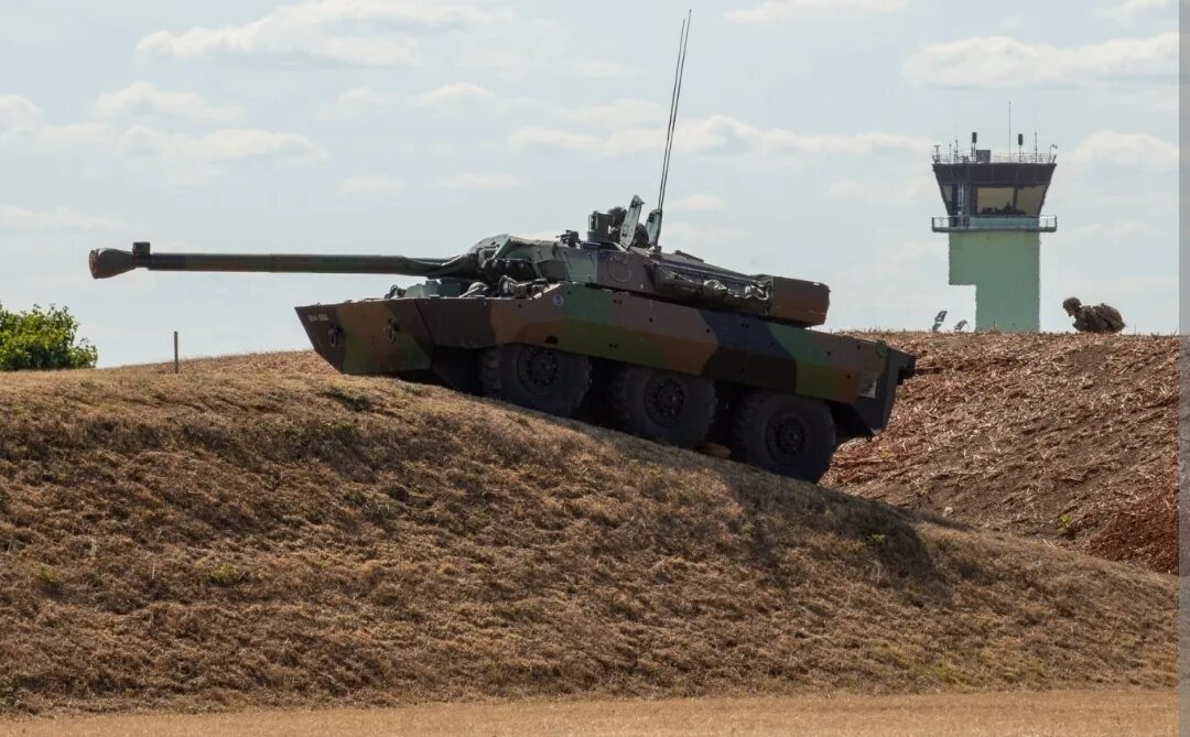 Amx 10rc. Колесный танк амх-10rc. amx-10rc французский. amx-10rc колесный танк. колесные amx-10 rc.