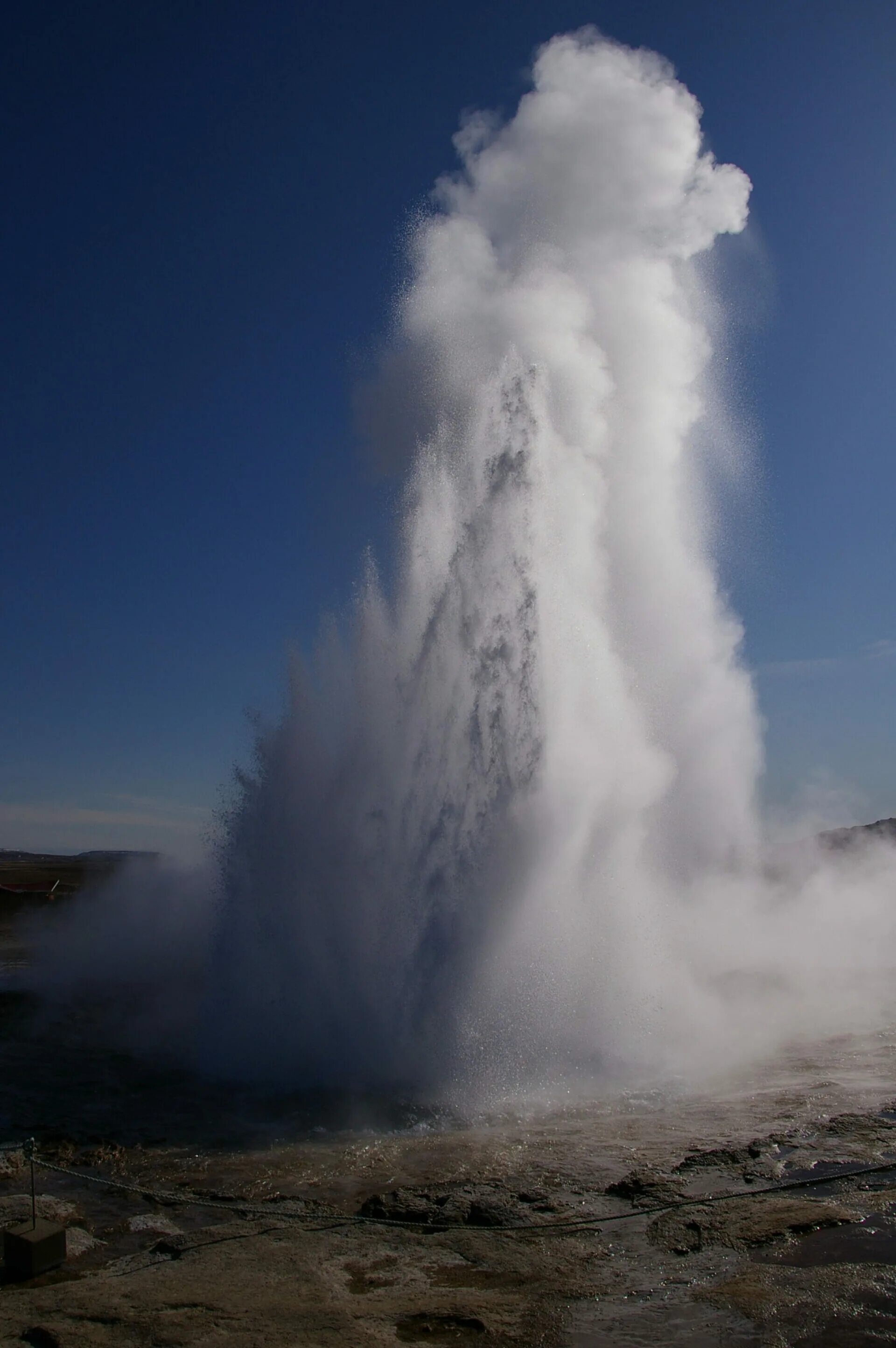 Вулкан гейзер. Гейзер гейзер в исландии. Долина гейзеров исландия. Грейзер в исландии. Камчатка гейзеры и вулканы.