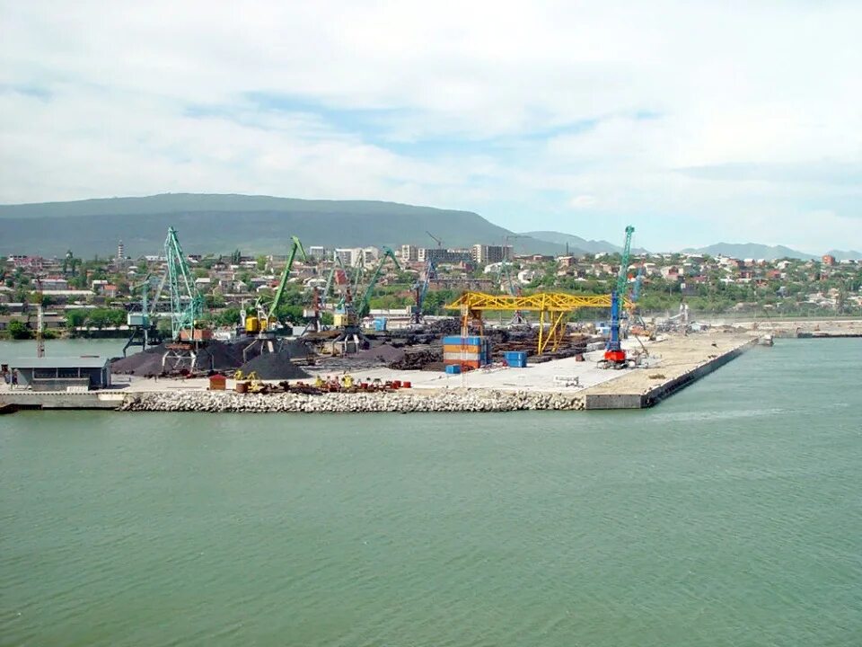 Морской порт в дагестане. Морской торговый порт махачкала. Морпорт махачкала. Торговый порт махачкала. Махачкалинский международный морской торговый порт.