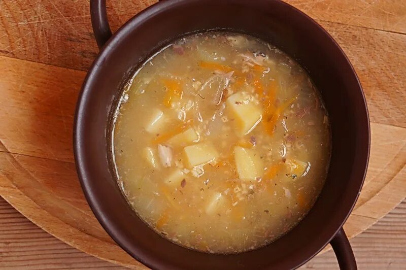 уха с какой крупой варится. суп из пшеничной крупы. уха сколько пшена. блюда с пшенной кашей. рыбный суп с пшеном.