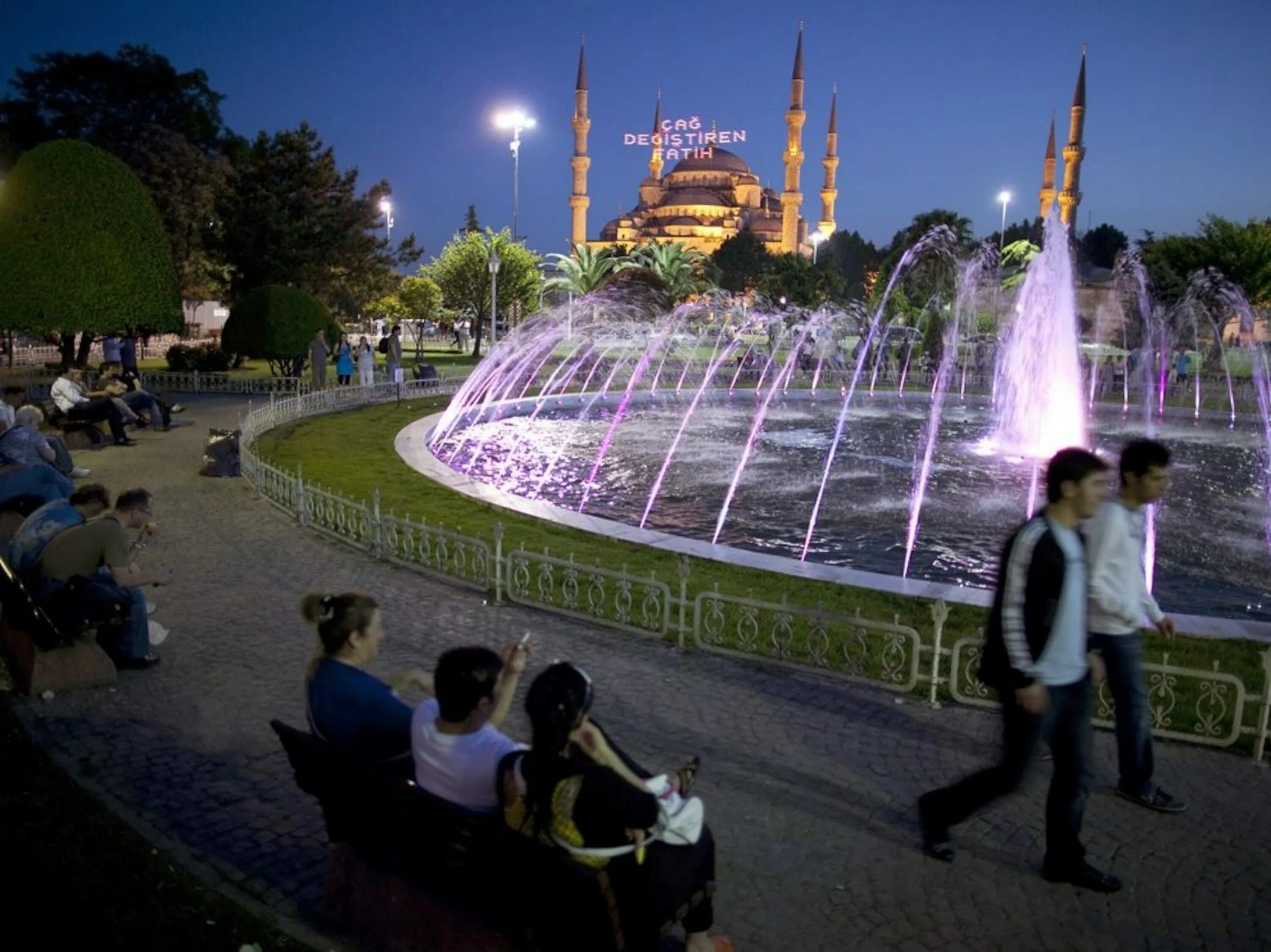Развлечения в стамбуле. Падишах парк Стамбул. Парк Йылдыз в Стамбуле. Аттракционы в Стамбуле. Турция Стамбул развлечения.