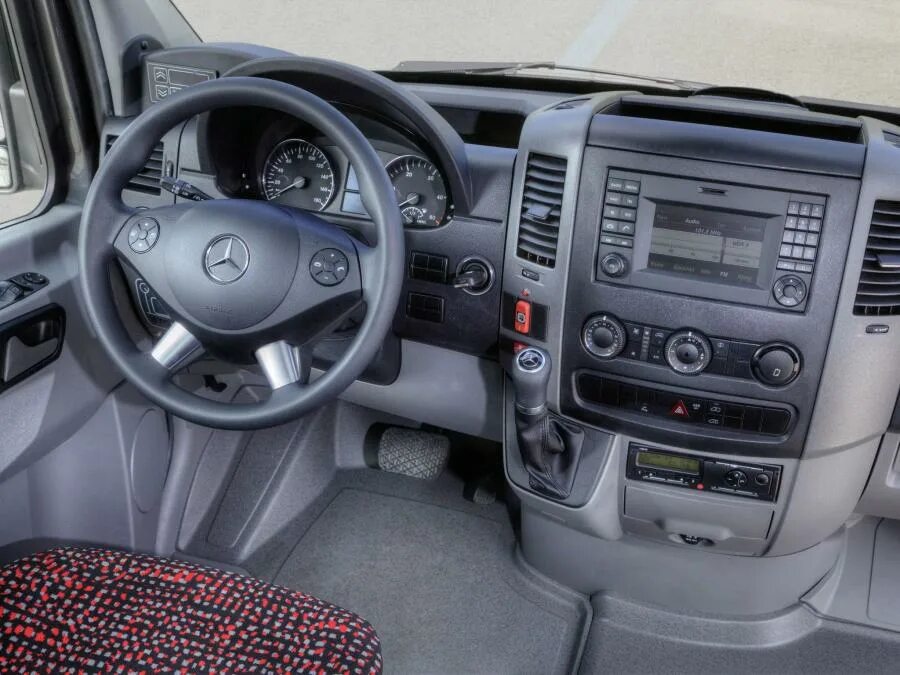 Панель sprinter. Mercedes benz sprinter transfer 55. мерседес спринтер 316 салон. мерседес спринтер 2001 торпеда. торпеда мерседес спринтер классик.