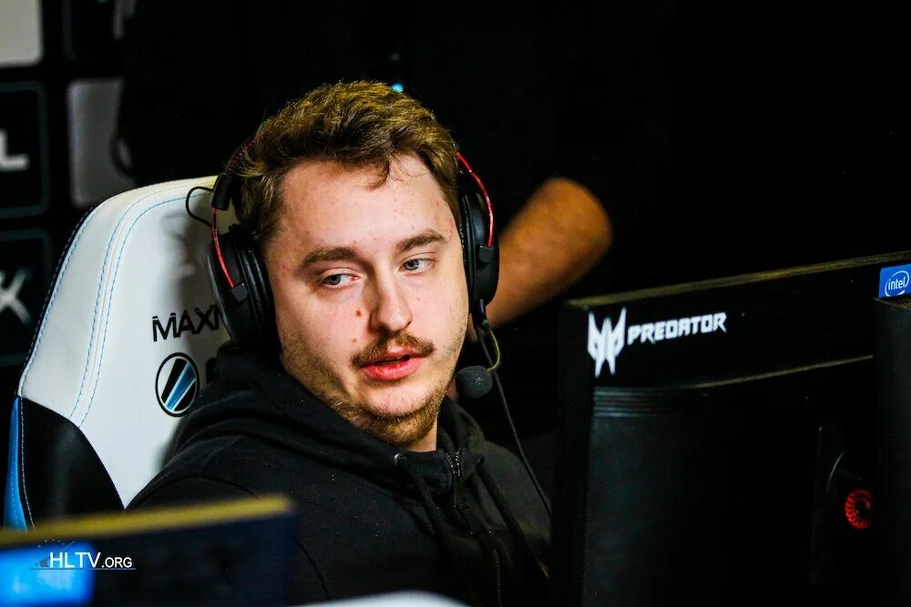 Get right away. Кристофер алесунд. гет райт. гетрайт кс го. get_right cs 1.6.