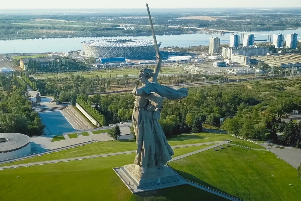 Motherland Monument Волгоград. Мамаев Курган Волгоград. Мамаев Курган Родина мать. Волгоград Мамаев Курган с Волги.