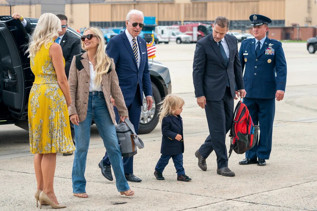 Жена хантера. Жена хантера. Жена хантера. Хантер байден с женой. Джо байден с женой.