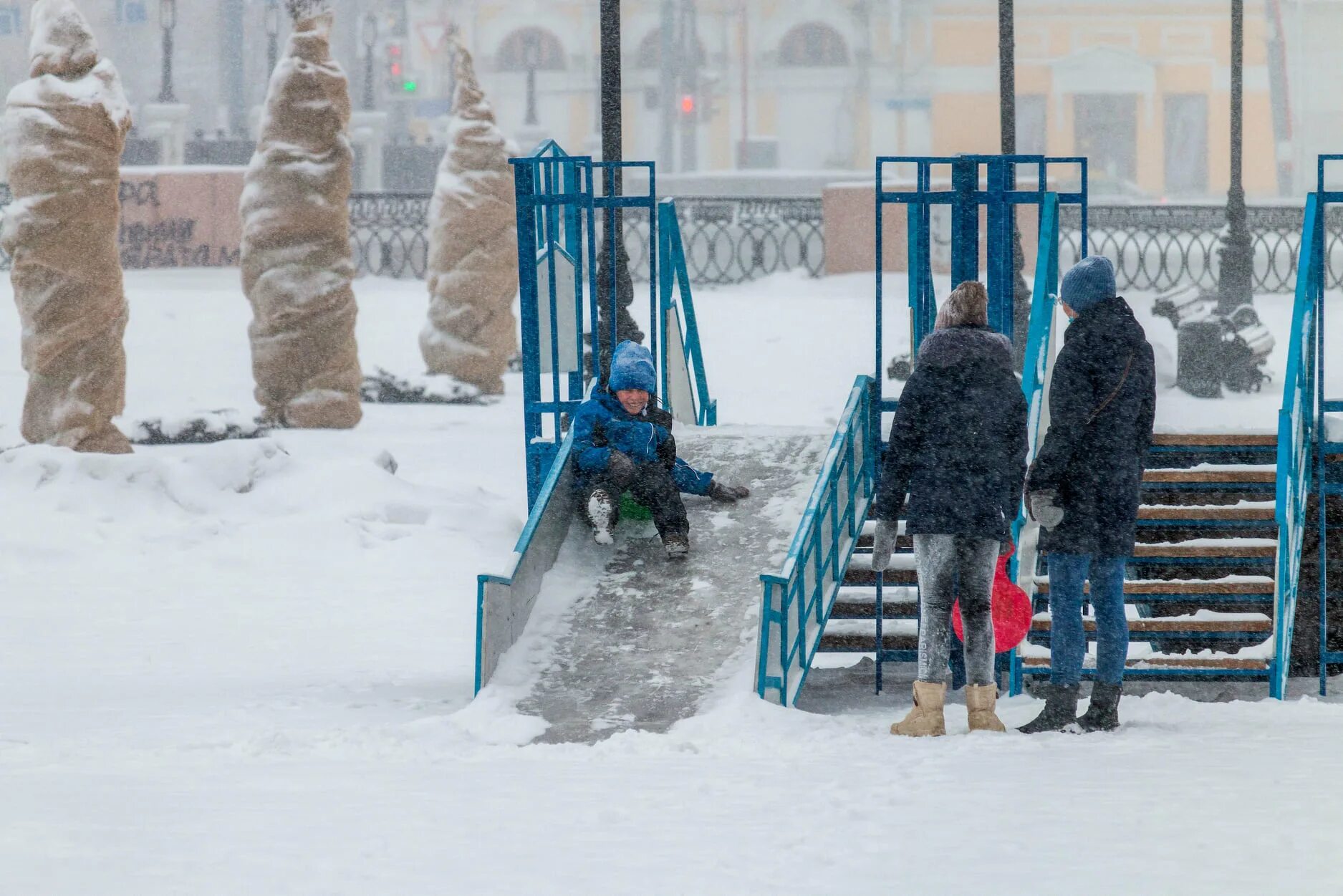 Магнитогорск отменили занятия. Холод в челябинской области. отмена занятий из-за морозов в кургане. челябинск занятия. отменили ли занятия в школе 6 февраля в челябинске.