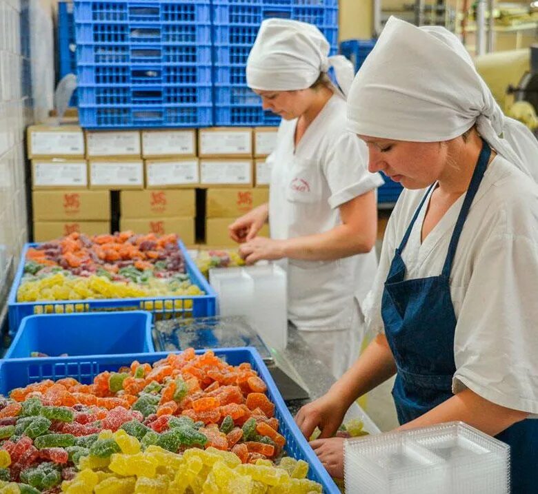 Работа на производстве питания. Упаковщик продуктов. Фасовка продукции. Фасовщица овощей. Расфасовка продуктов.