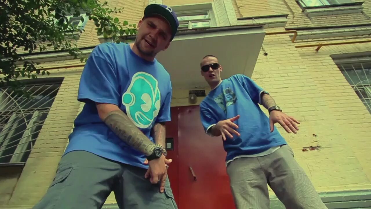 Рост vanzai иван зайченко. Люди живущие в тайге. Дом дакоты джонсон. Дома в стиле шале. Vanzai еда.