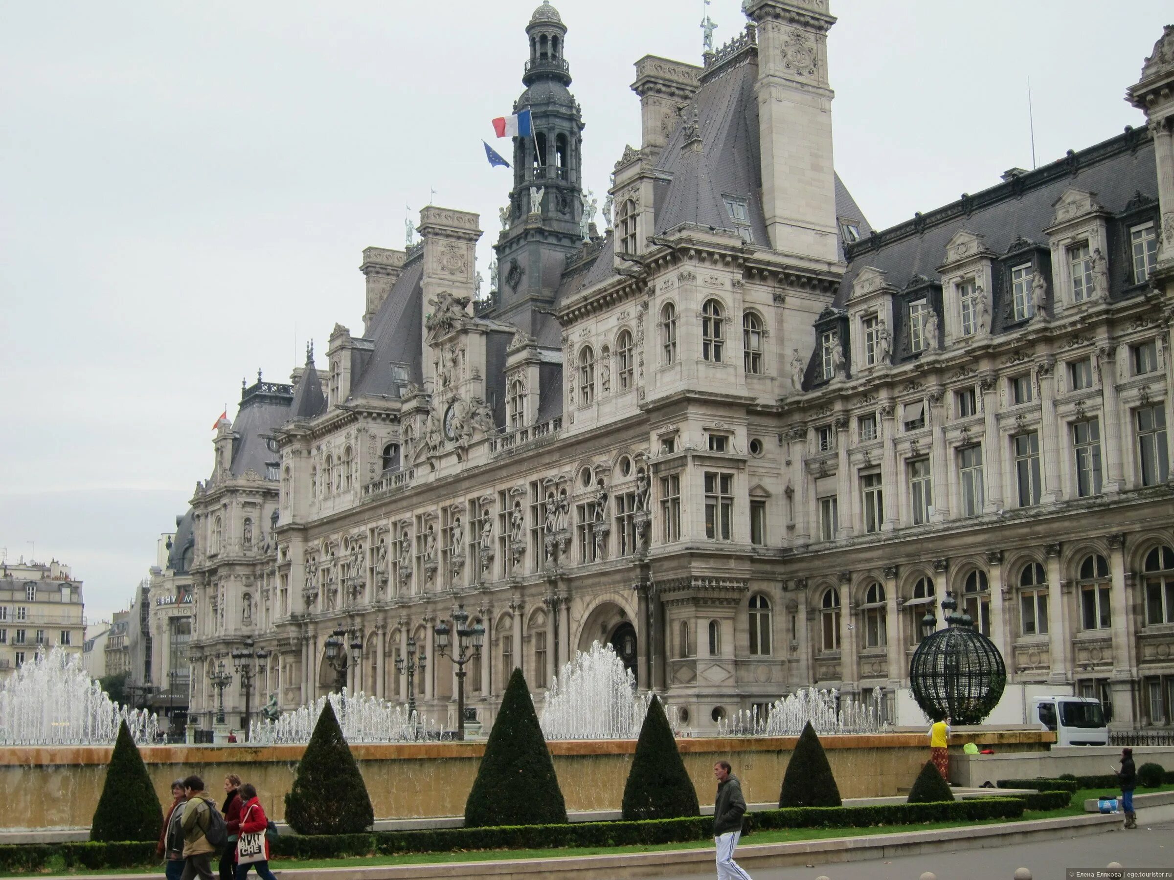 Мэрия парижа фото. Мэрия парижа. Мэрия франции. Здание мэрии парижа. Мэрия франции.