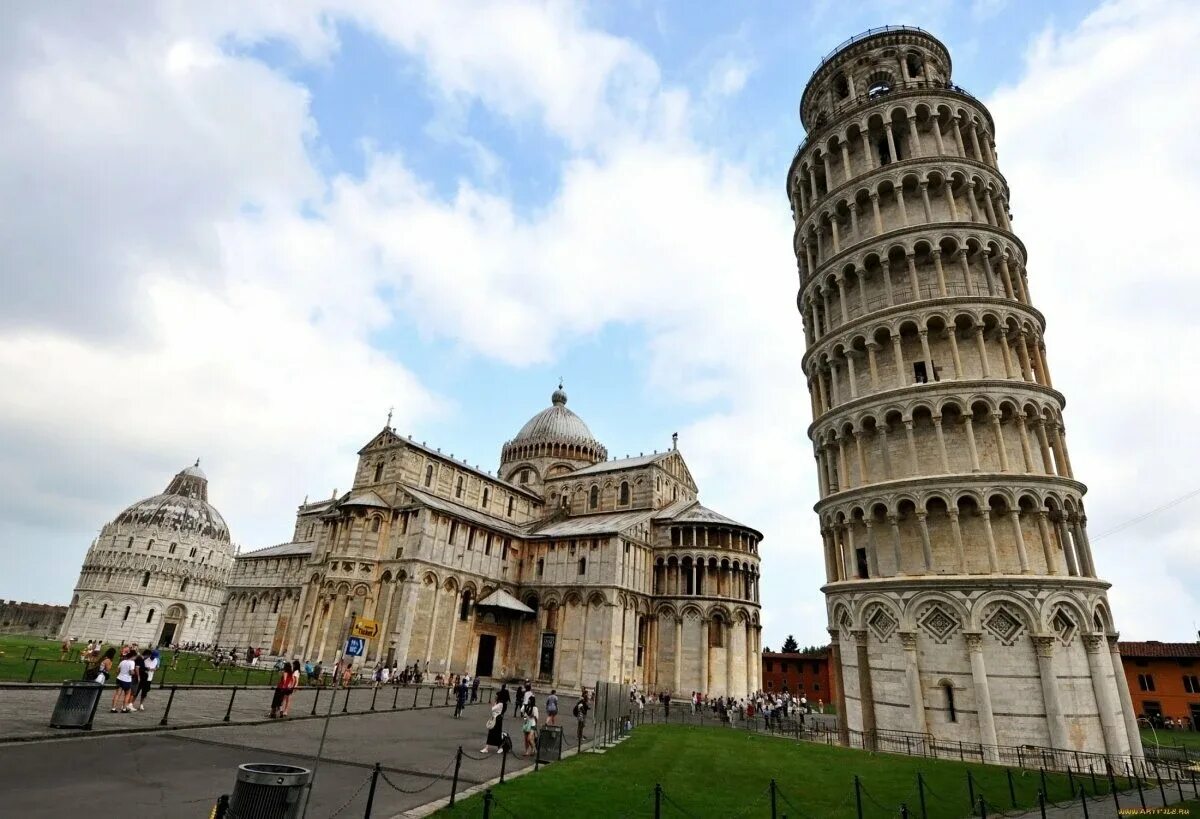 Достопримечательности среднего города. Пизанская башня Италия. Пизанская башня (Пиза, Италия). Пизанская башня романский стиль. Падающая башня в Риме.