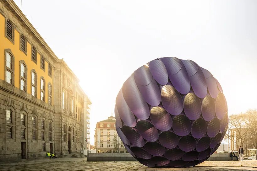 Необычный исключительный. Дизайнерские скульптуры. Метрополь парасоль севилья архитектор. Архитектура шератон хучжоу. Экодом юрта.