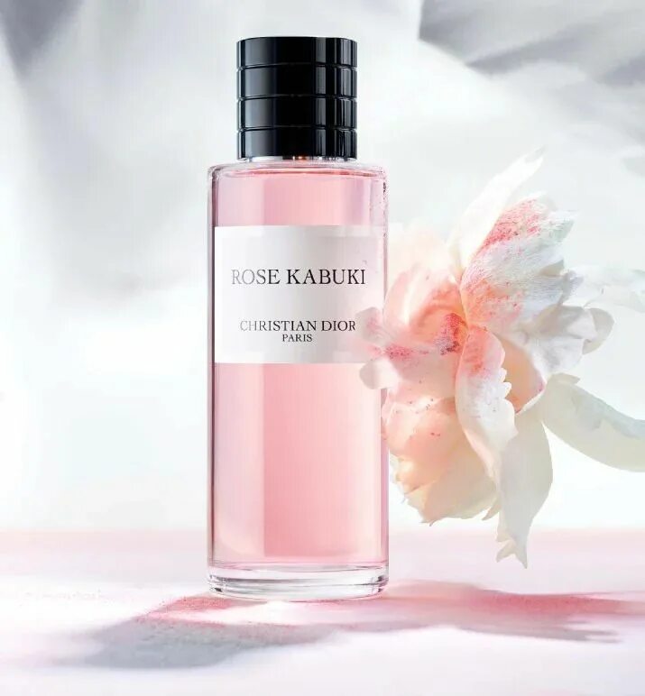 Легкий нежный аромат. Кристиан диор Кабуки. Christian Dior Rose Kabuki. Диор Сакура Парфюм.