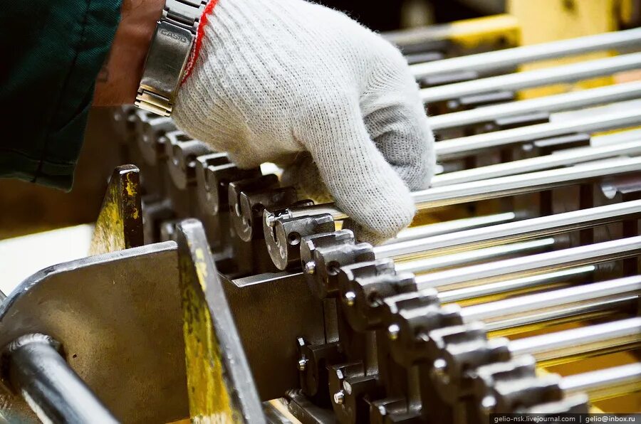 Фреза шип паз для доски 40 мм. Мебельный цех. Фанерный завод кадуйский район. Древесина для матрешки. Фанерный завод сява.