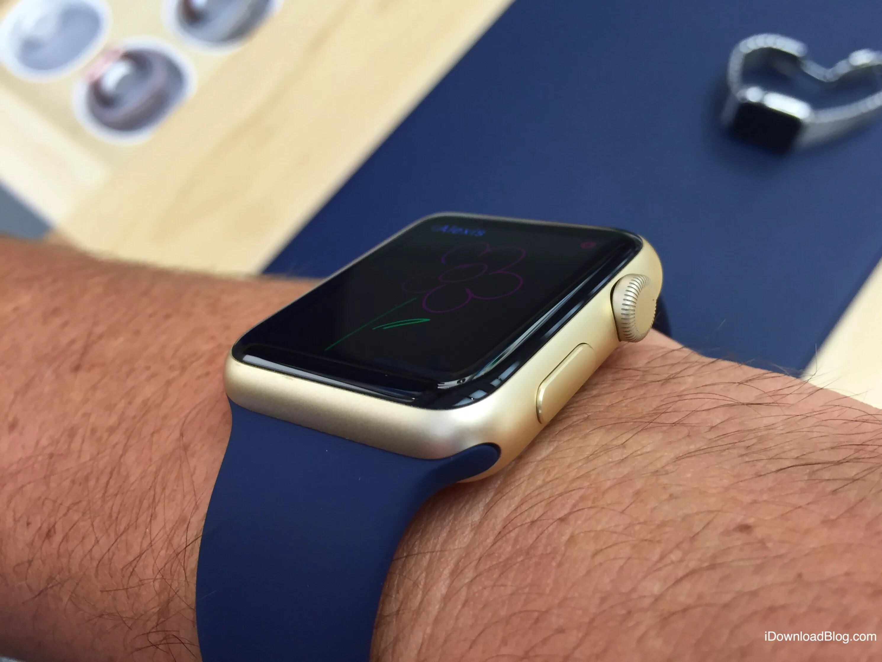 Apple watch se 2022 40mm. Apple watch se 40mm Gold Aluminum. Apple watch 4 40mm Gold. Эпл вотч se 40 мм золотые.