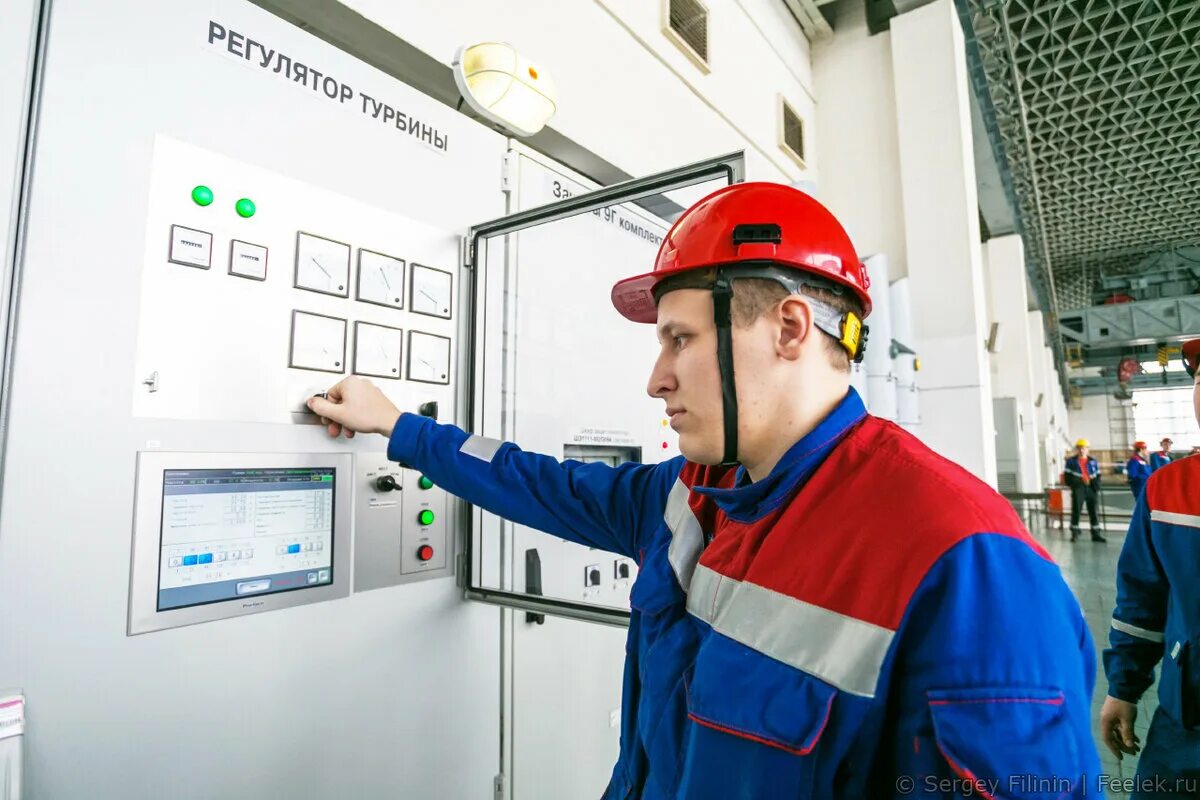 Работник гидроэлектростанции. Строители богучанской гэс. Работник гидроэлектростанции. Работник гэс. Работники гэс.