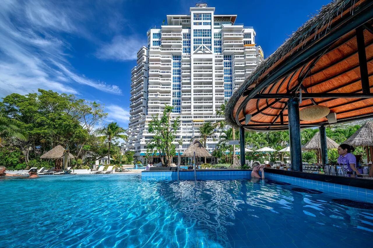 Andaman beach suites. Andaman Beach Suites 4*. Андаман Таиланд. Андаман Пхукет. Andaman Beach Hotel Phuket.