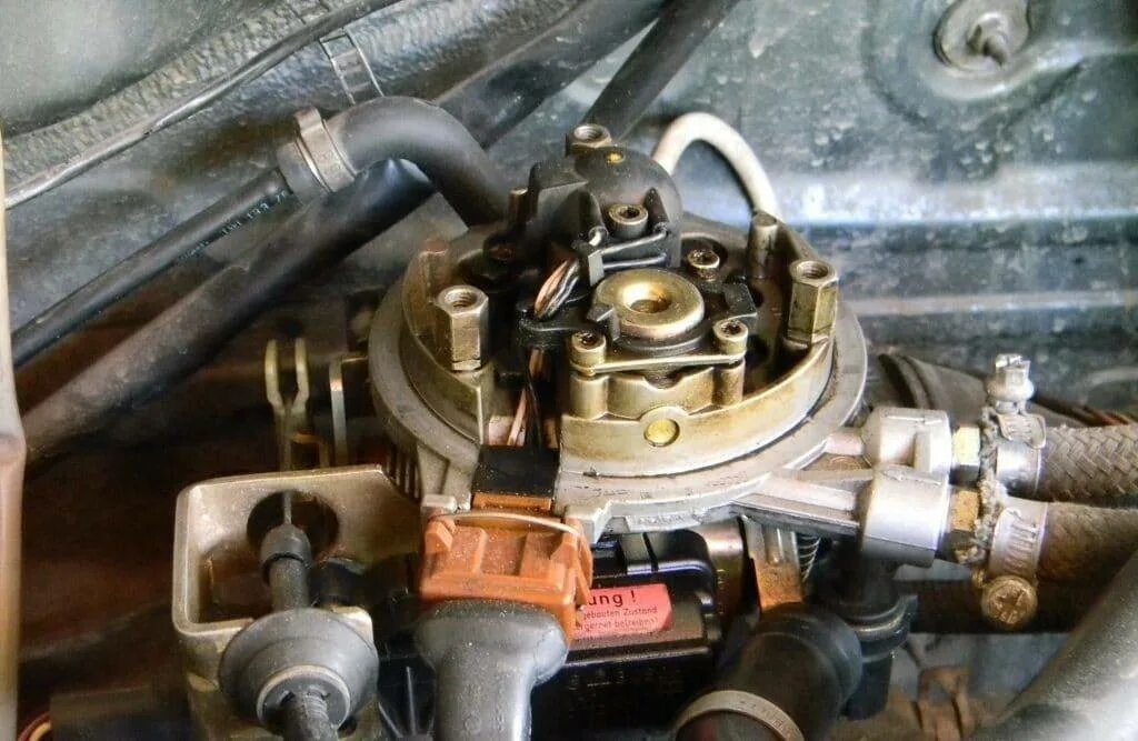 Дпдз ауди 100 моновпрыск. Датчик холостого хода ауди 80 б3 моновпрыск 1. Моновпрыск плавают обороты. Моновпрыск фольксваген пассат в3. Датчик холостого хода моновпрыск ауди.