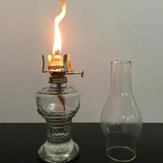 Керосиновая лампа стеклянная