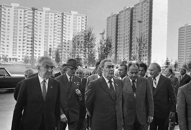 Первый секретарь обкома партии. Романов ленинградский обком. кортеж первого секретаря обкома.