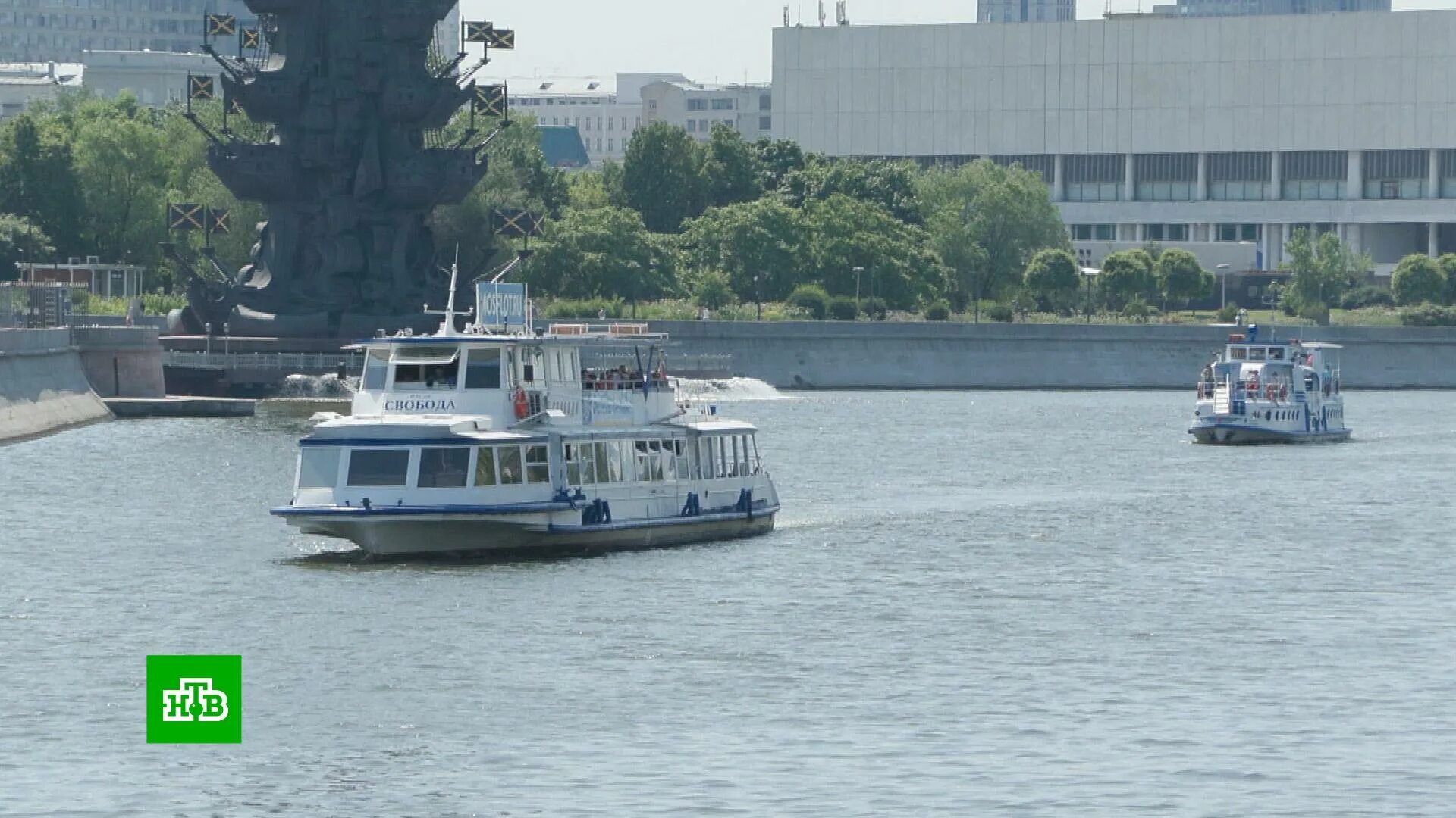 Прогулки на теплоходе по москве реке морис. Теплоход москва 89. теплоход москва река. прогулочный теплоход. прогулка на теплоходе по москве.