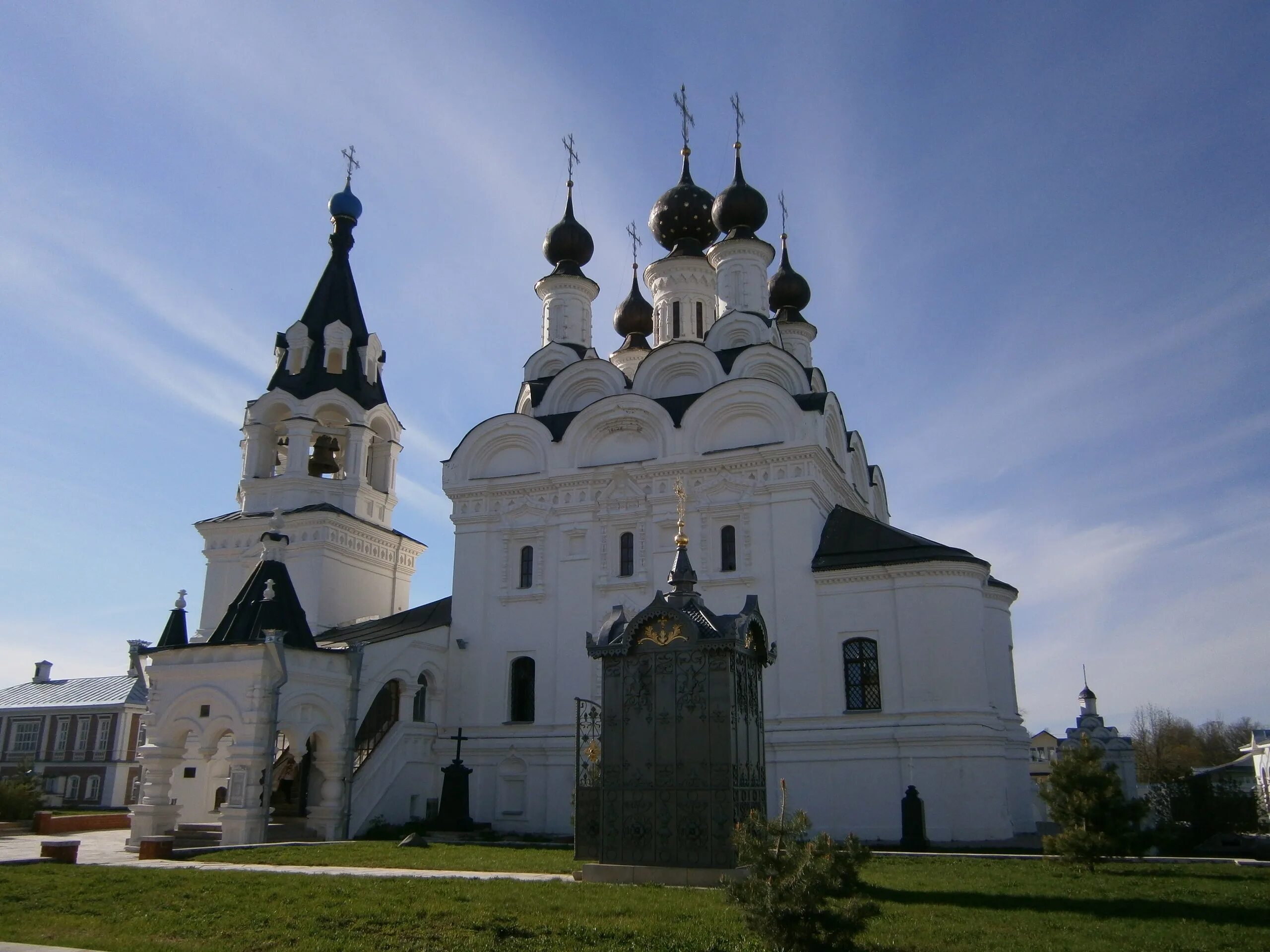 Муромский монастырь петра. Монастырь Петра и Февронии в Муроме. Муром храм Петра и Февронии. Троицкий монастырь Муром. Благовещенский монастырь в Муроме Петра и Февронии.