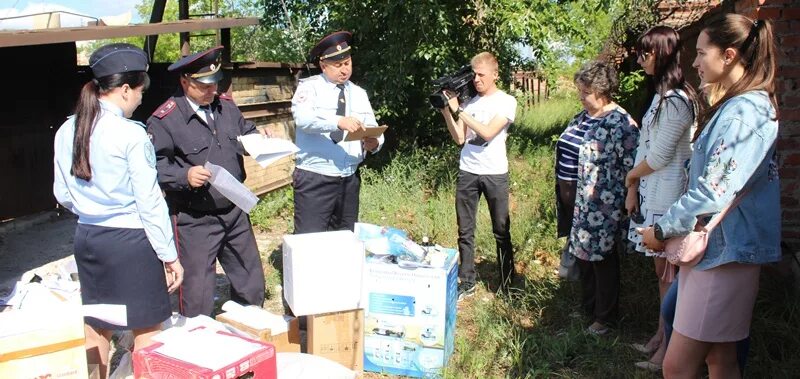 Гибдд южноуральск. Сотрудники полиции п Увельский. Сотрудники полиции города Южноуральска. Сотрудники полиции п Увельский Ивлев. Южноуральск отдел полиции.