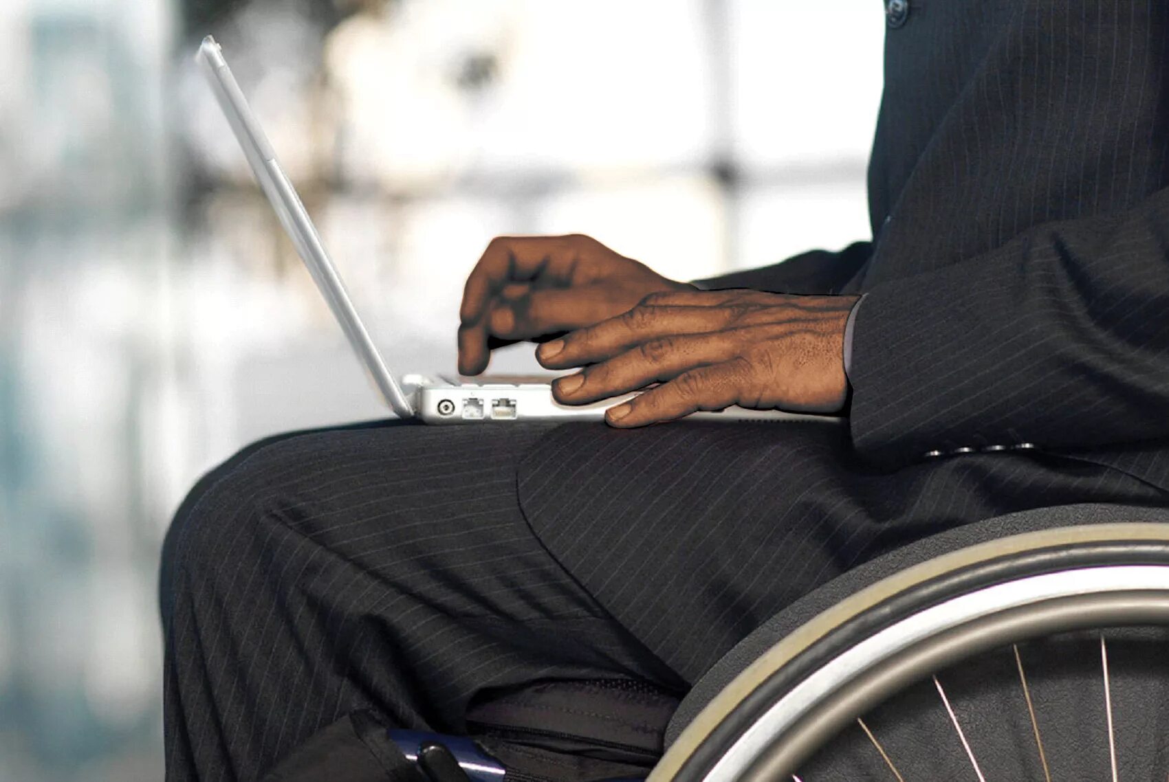 Рабочие места людям с инвалидностью. Занятость инвалидов. Офис для инвалидов. Инвалиды не могут найти работу. Инвалиды не могут найти работу.