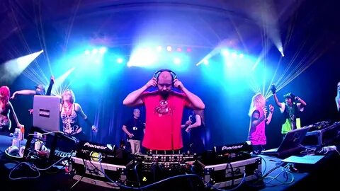 Raving dj