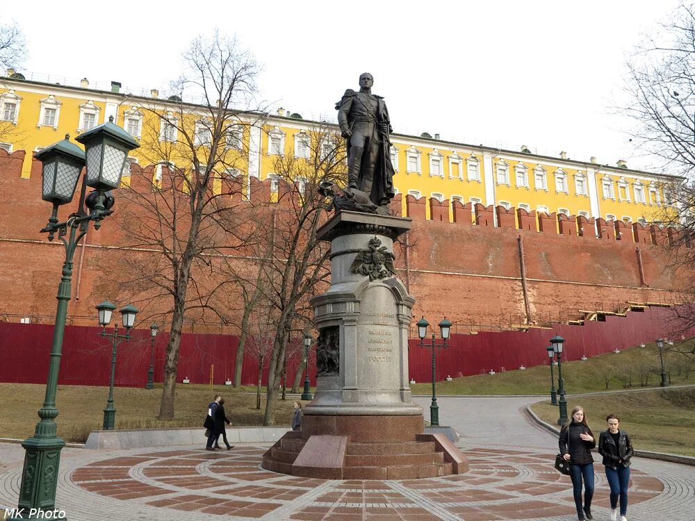 Александровский сад памятник Александру Москва. Памятник Александру 1 в Москве в Александровском. Памятник Александру 1 Щербаков. Памятник александру первому