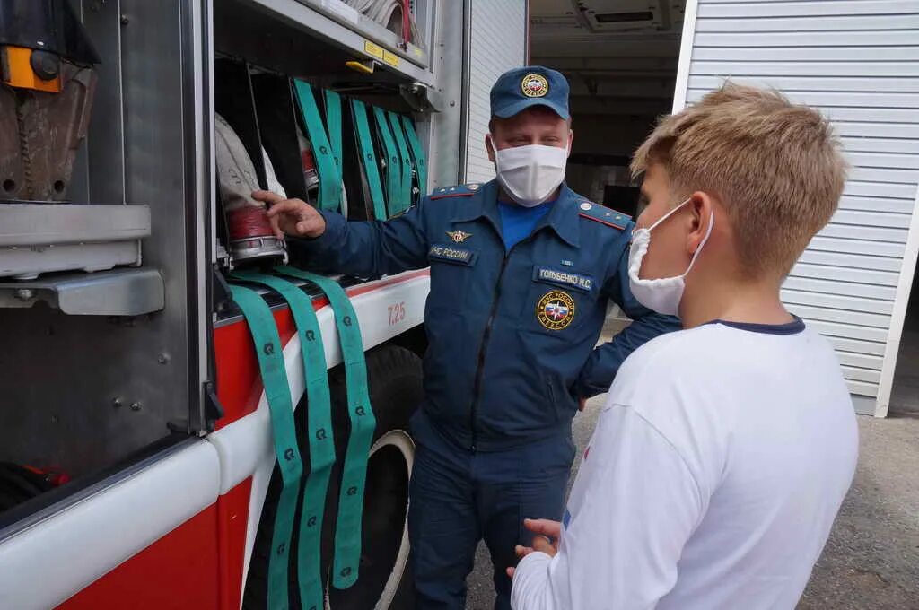 Оказание высокотехнологичной медицинской помощи. Включи новая помощь. Люди с ограниченными возможностями в россии. Включи новая помощь. Машина скорой помощи.