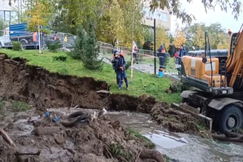 Волгоградский Водоканал. Авария на водопроводных сетях. Авария Водоканал Волгоград. Авария водоснабжение Волгоград. Волгоград советский вода