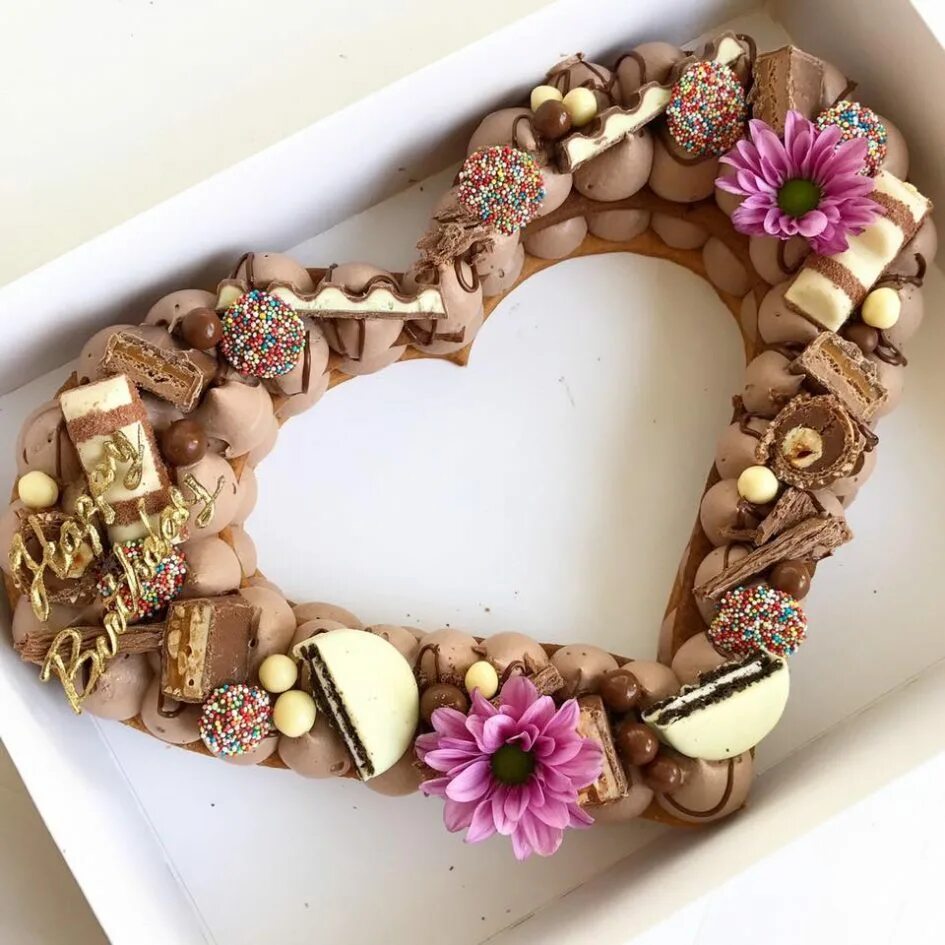 Торт цифра. Тортик в виде буквы и. Торт буква украшение. Тортик в виде буквы и. Буквы для декора торта.