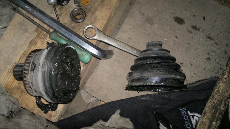 Лансер 10 замена гранаты наружной. Замена шрус ауди. Привод ауди 80 б4. 5 tdi наружный шрус. Замена шрус ауди.
